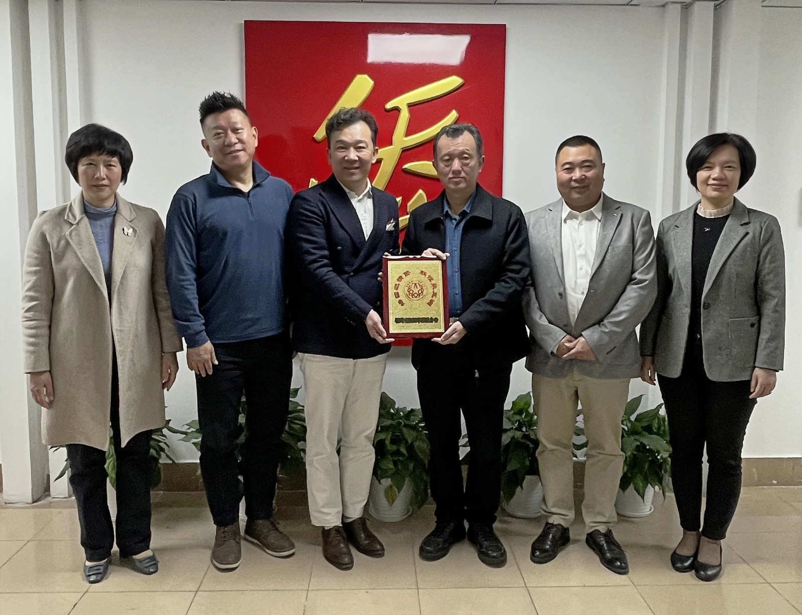 微信图片_20250219223727_副本.jpg