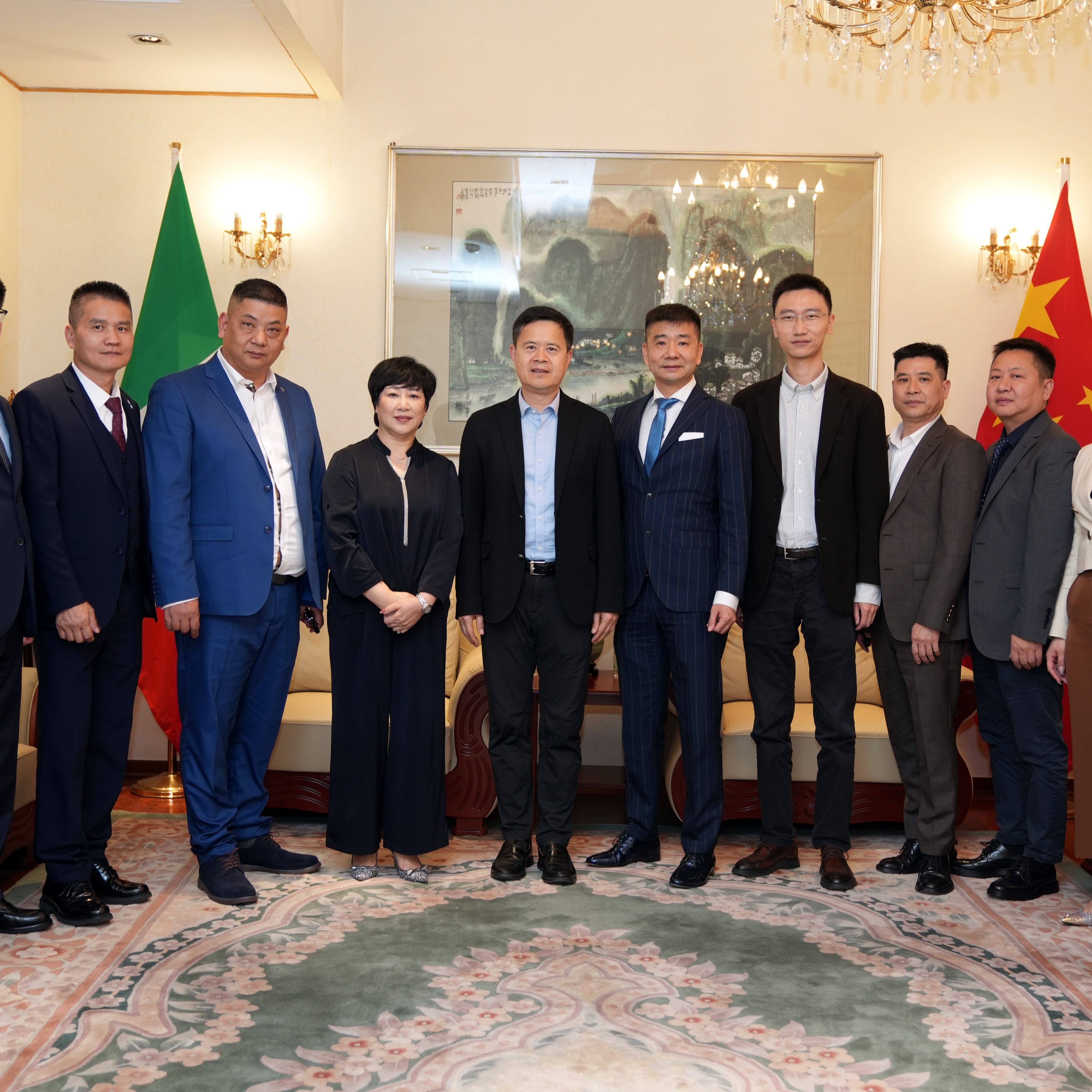  意大利北部丽水同乡会新老会长带队拜访中国驻米兰总领事馆 