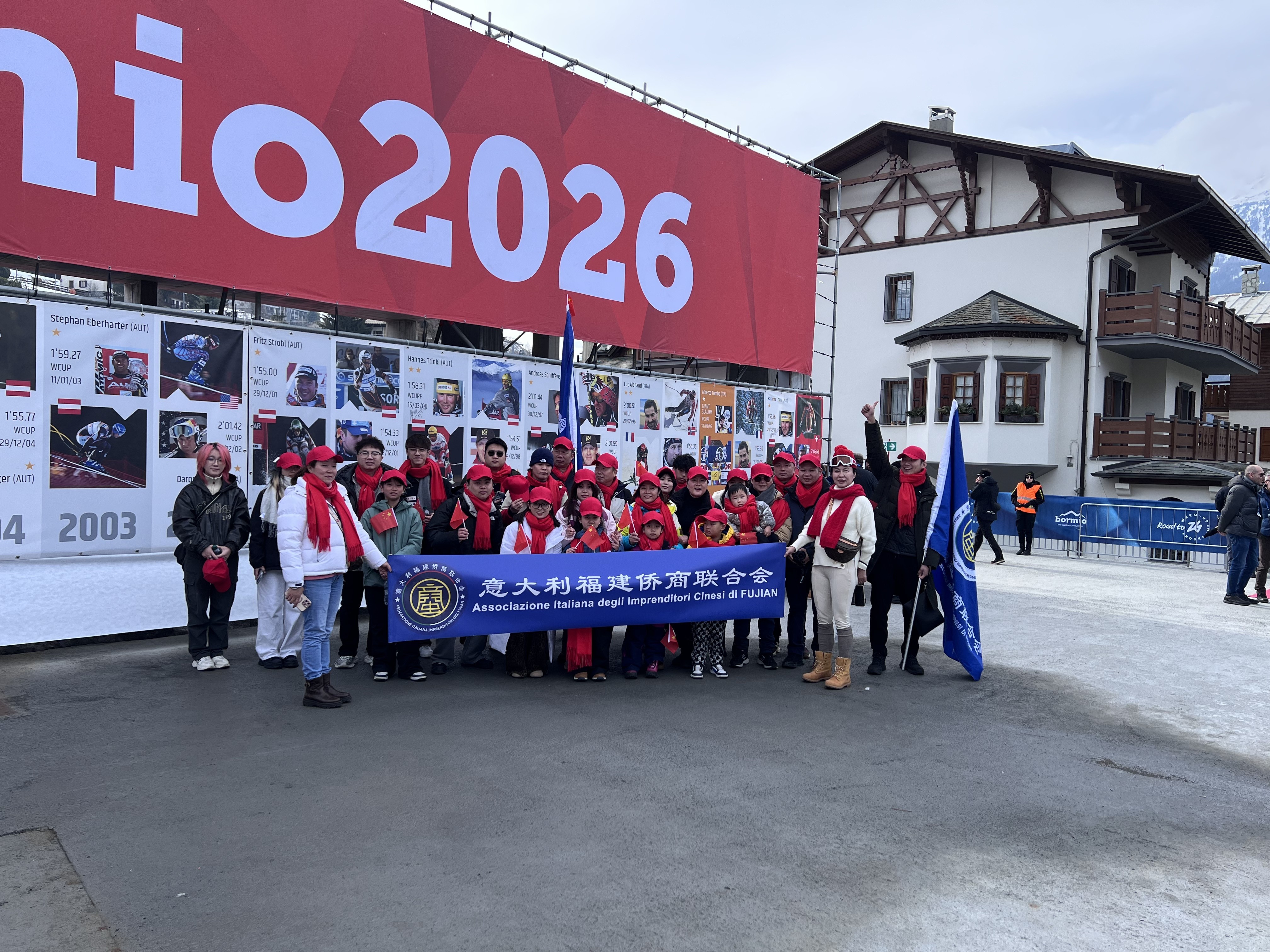  意大利福建侨商联合会为参奥中国滑雪登山健儿加油助威 
