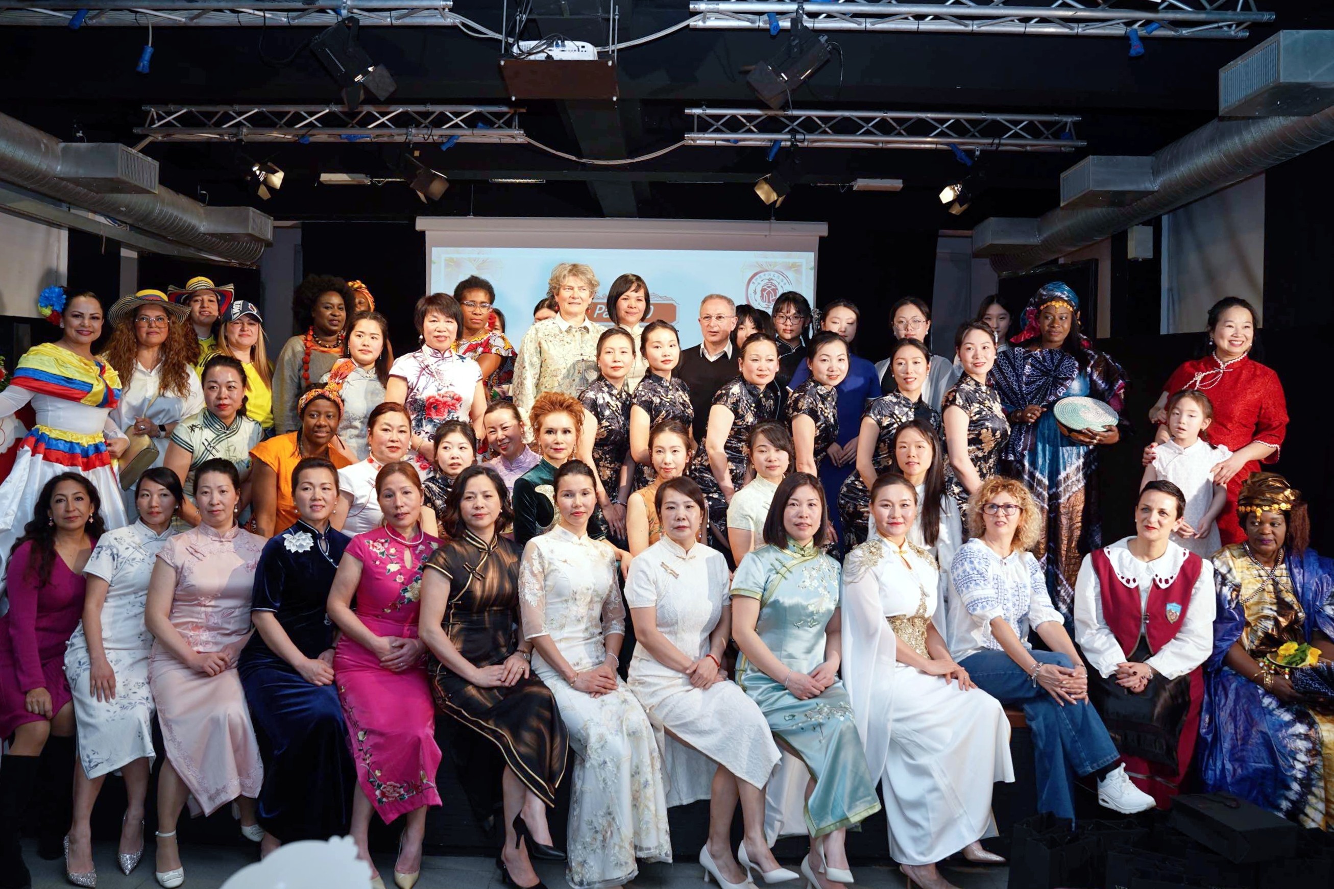  贝加莫中国文化协会成功举办3·8国际妇女节庆祝晚会 