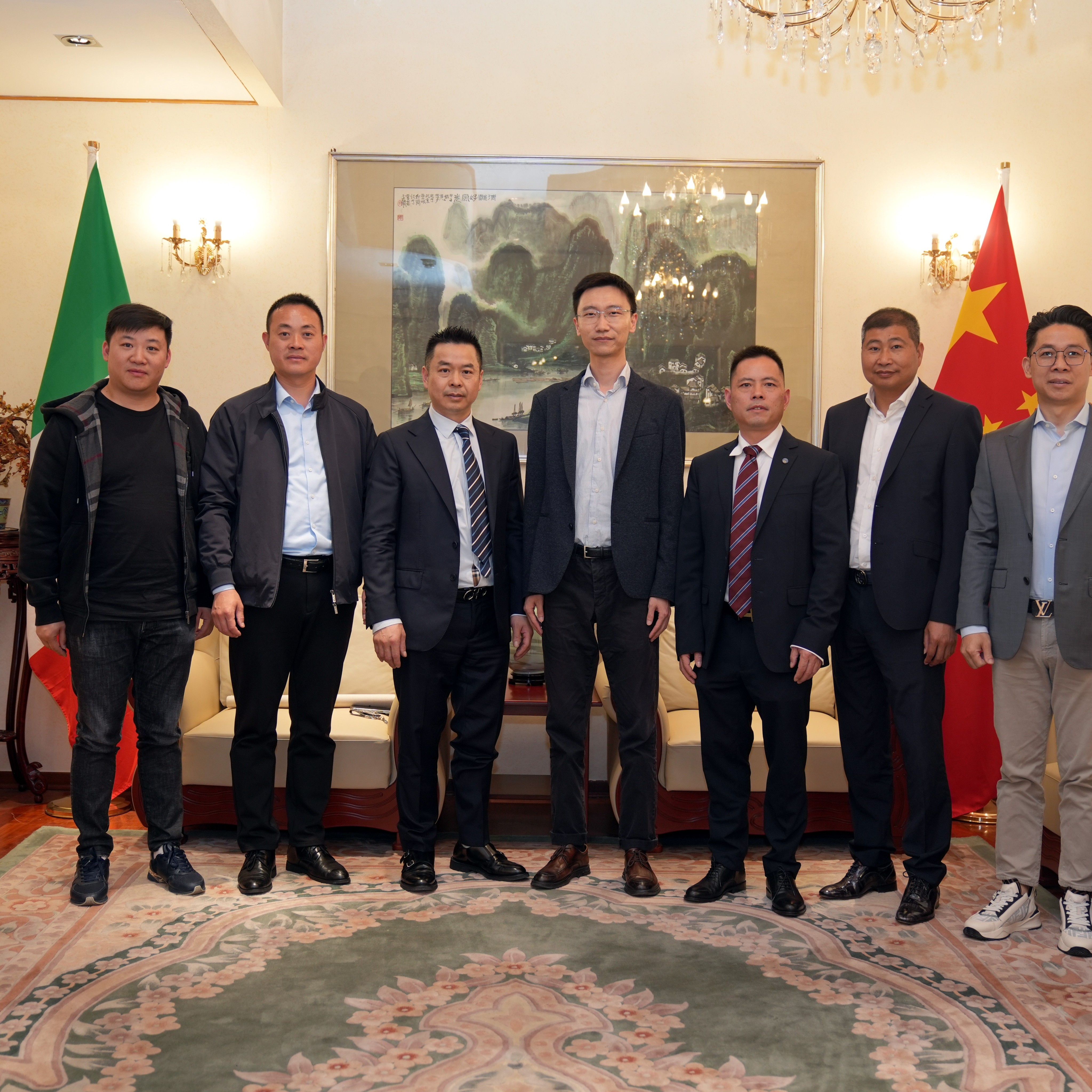  意大利威尼斯地区华侨总会到访中国驻米兰总领事馆，共话发展新篇章 