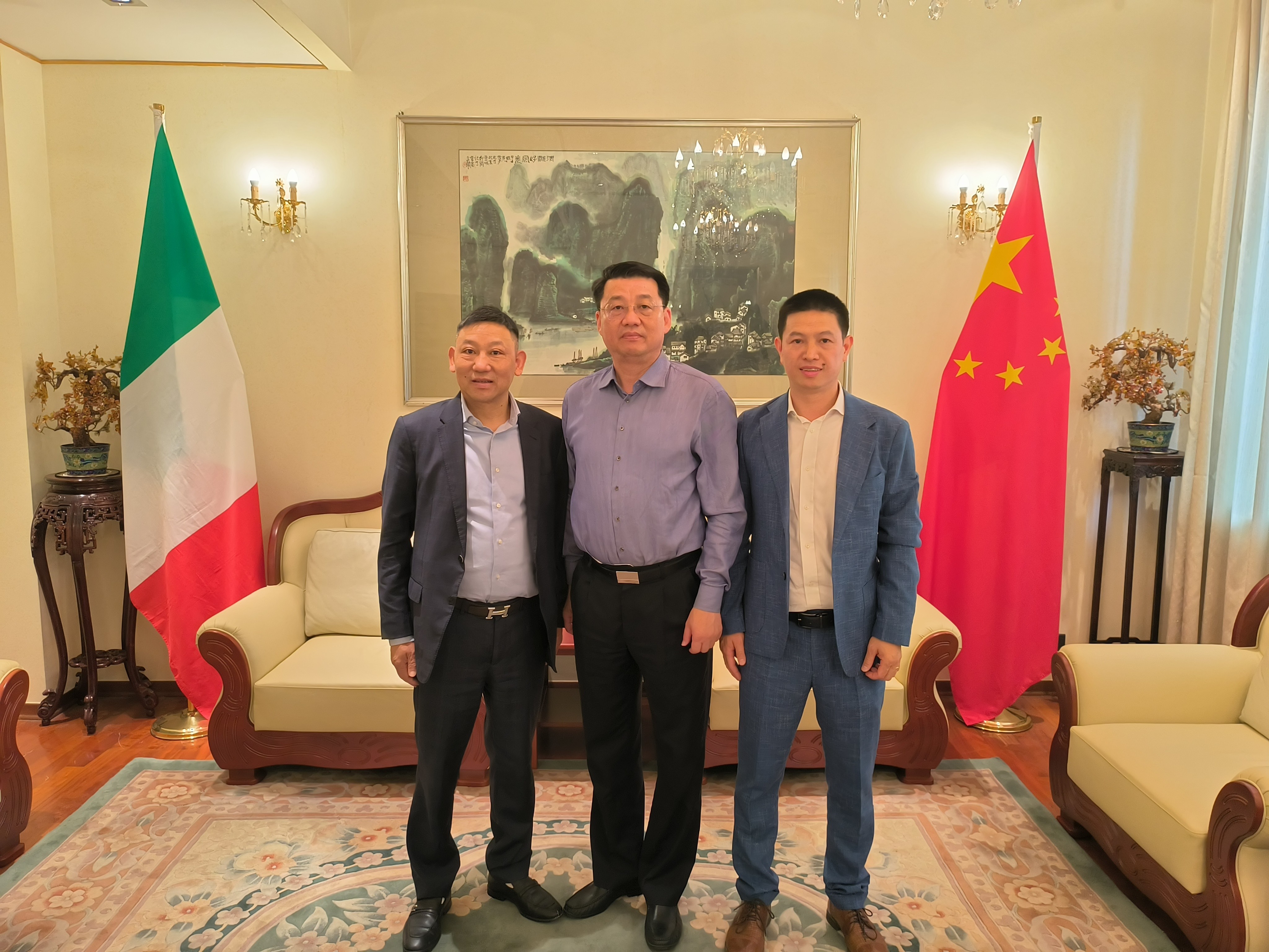  意大利华意保险公司负责人拜访中国驻米兰总领事馆——共促华侨华人保障事业发展 