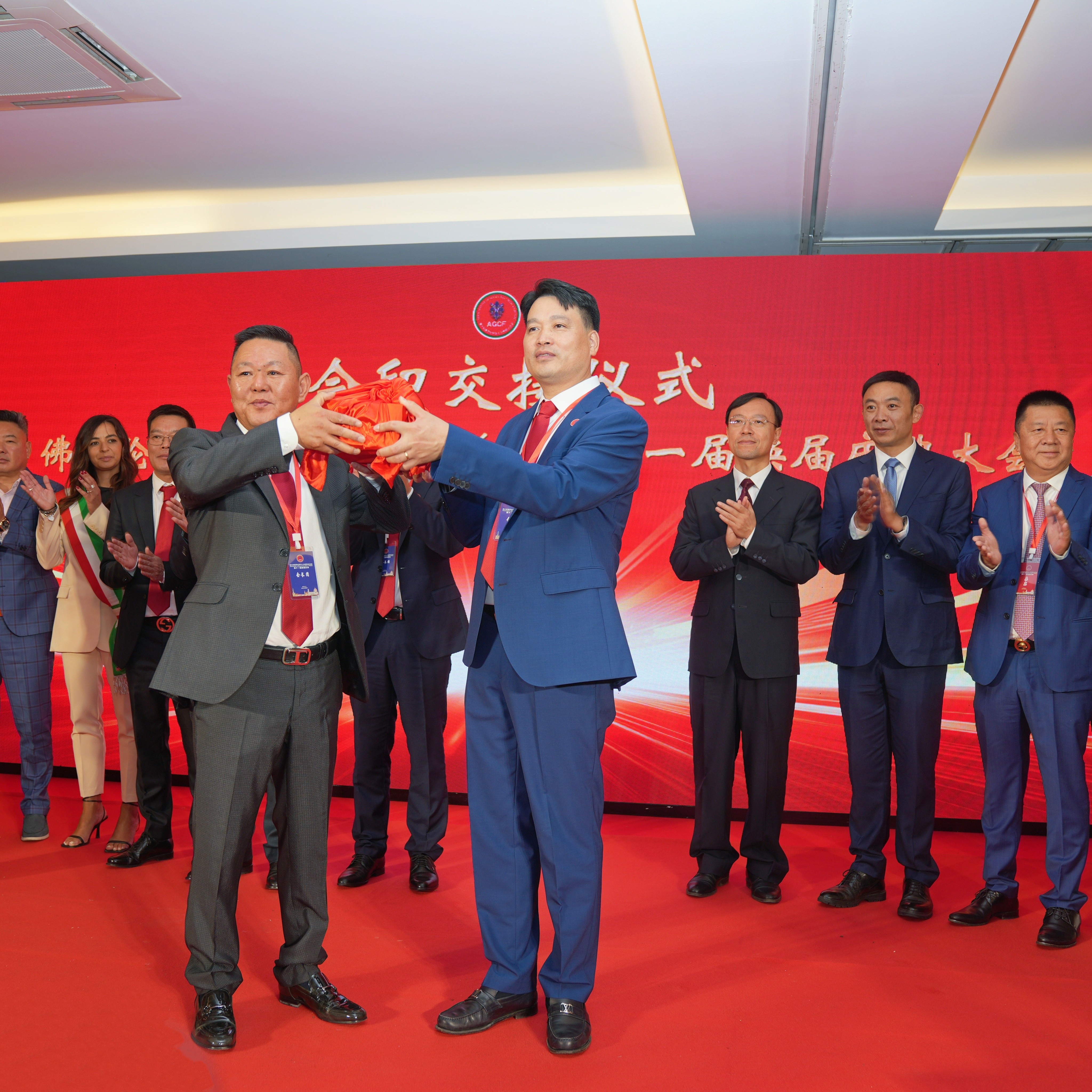  热烈祝贺意大利佛罗伦萨华人华侨联合总会第十一届理事会换届庆典大会圆满成功——郑再生先生荣任新会长 