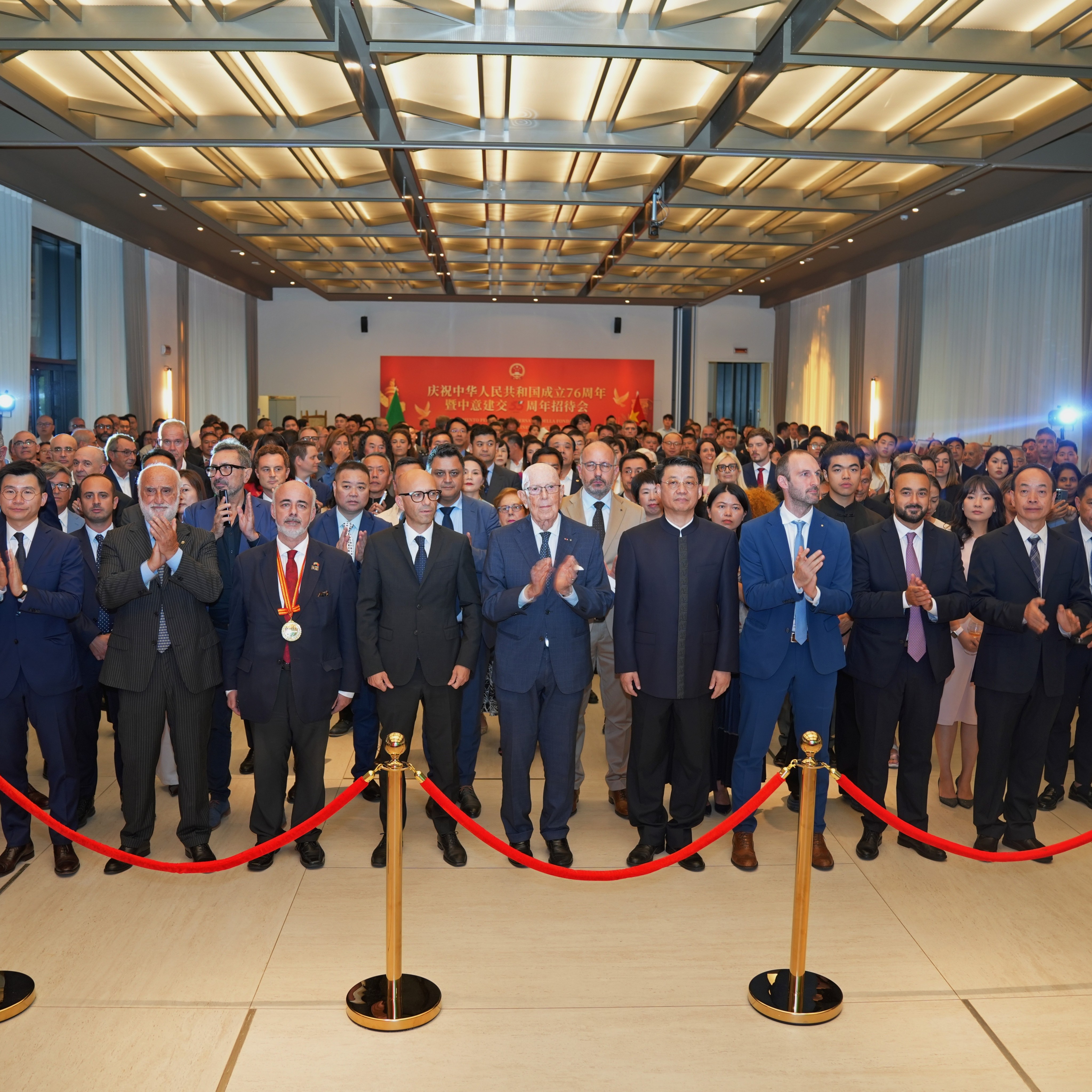  中国驻米兰总领事馆成功举办庆祝中华人民共和国成立76周年暨中意建交55周年招待会 
